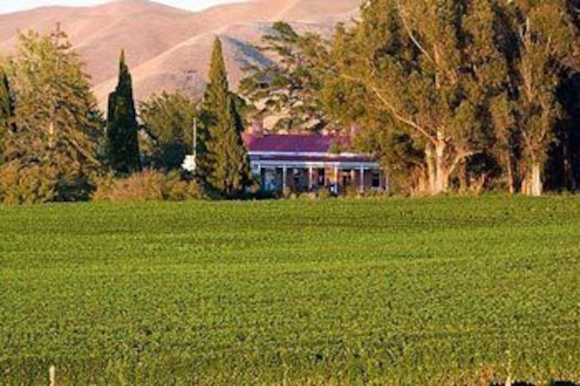 Готель Ugbrooke Country Estate Lower Dashwood Екстер'єр фото